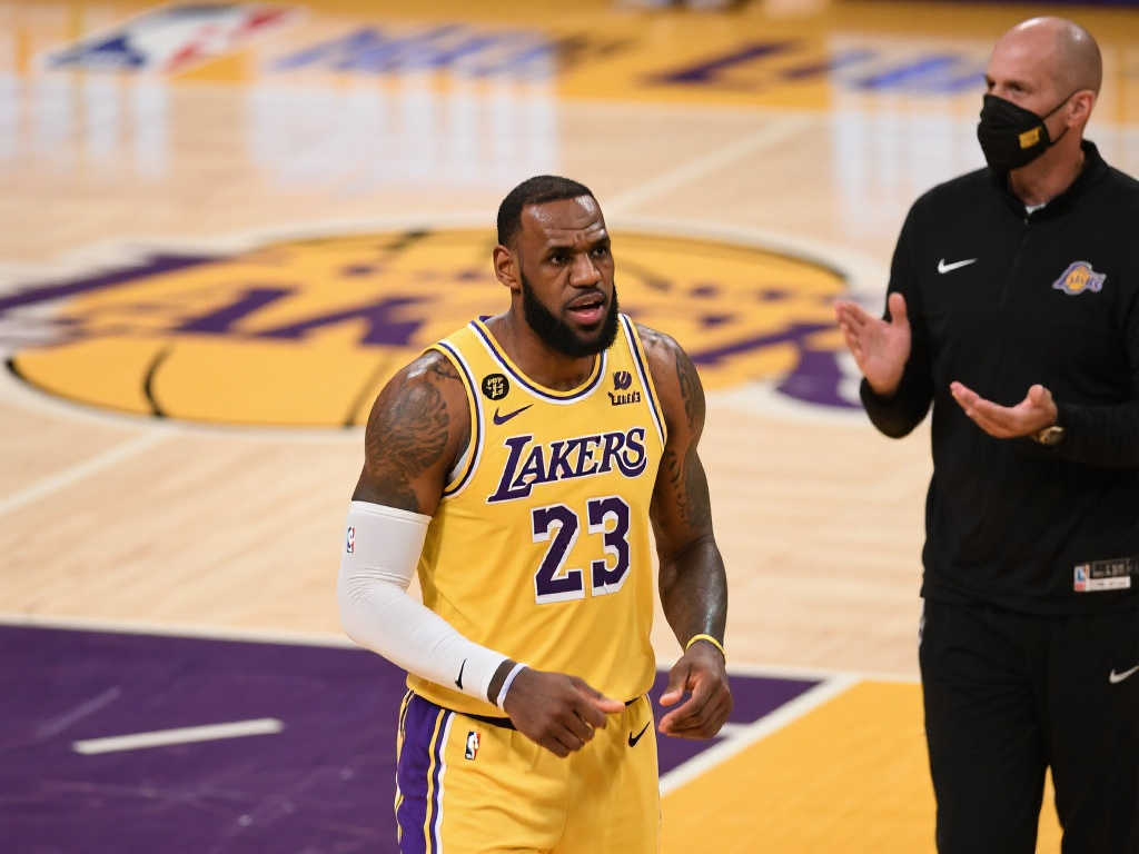 作為多項足 作為多項足